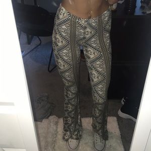 Volcom pants, fit like a medium!